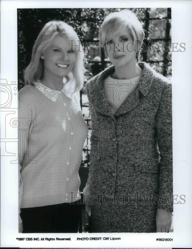 1997 Press Photo Cathy Lee Crosby and Linda Gray star on When the Cradle Falls - Historic Images