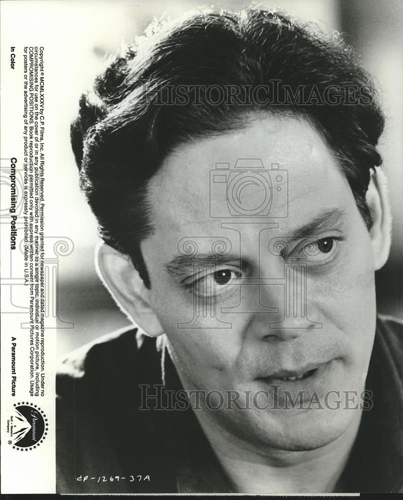 1985 Press Photo Raul Julia In Compromising Positions - cvp26658 - Historic Images