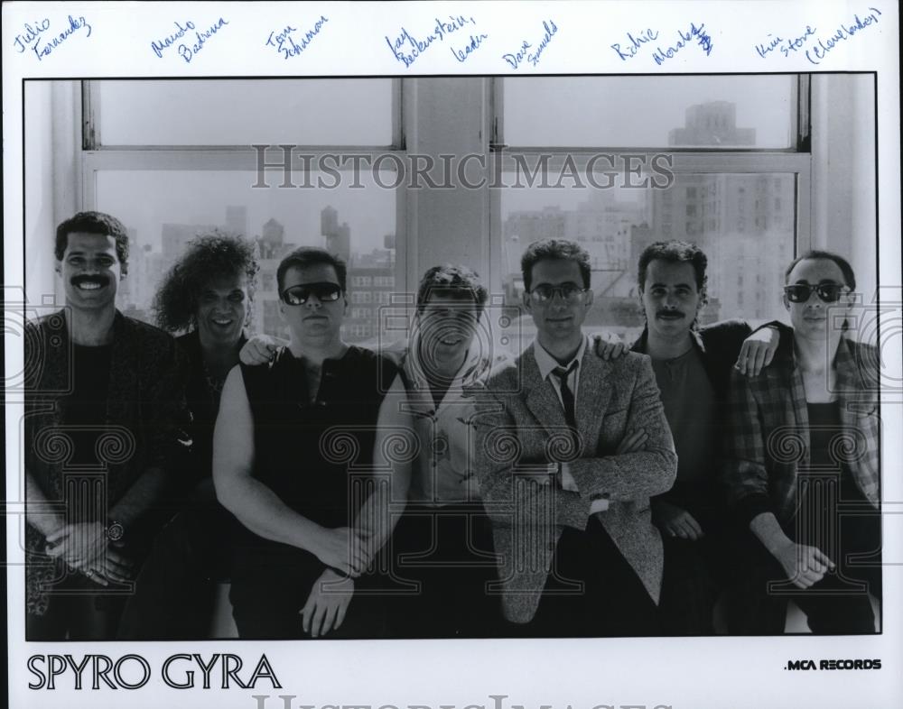 1988 Press Photo Julio Fernandez, Manolo Badrena, Tom Schuman of Spyro Gyra - Historic Images