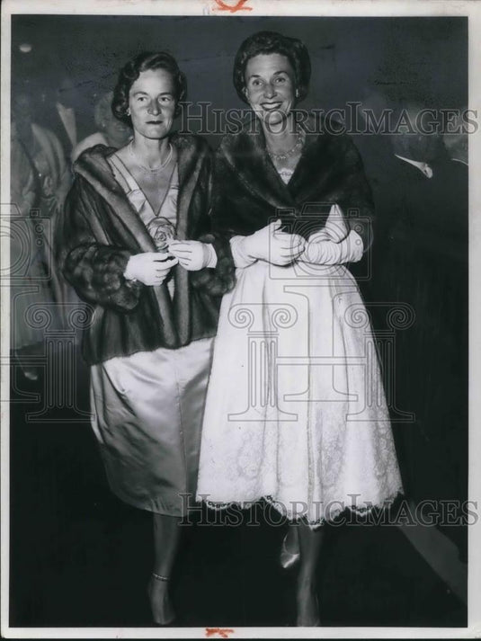 1958 Press Photo Ellie Wood Keith with Gilbert Humphrey in the picture - Historic Images