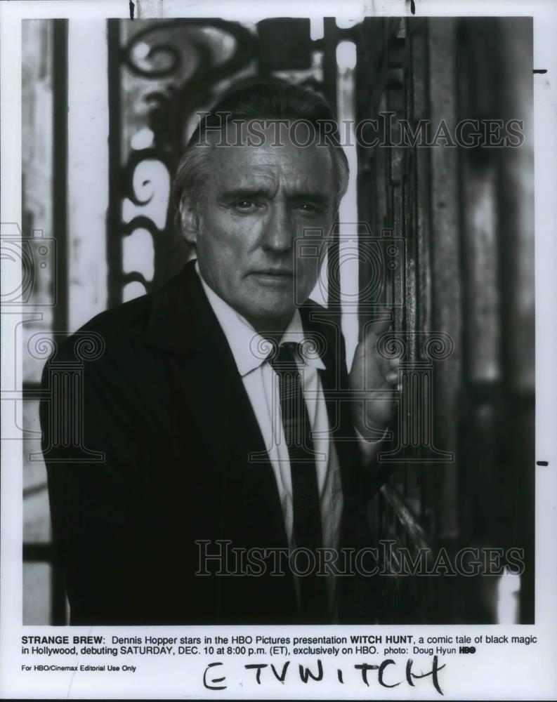 1994 Press Photo Dennis Hopper stars in Witch Hunt movie film - cvp21984 - Historic Images