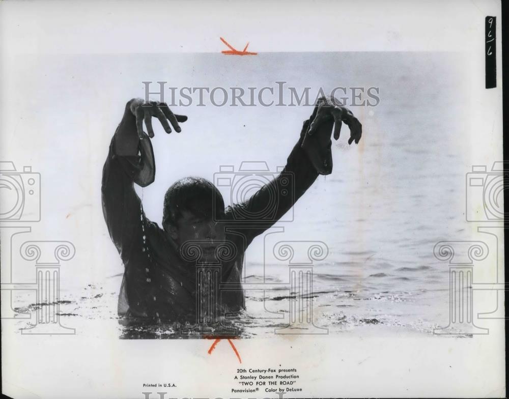 1971 Press Photo Albert Finney stars as Mark Wallace in Two for the Road - Historic Images