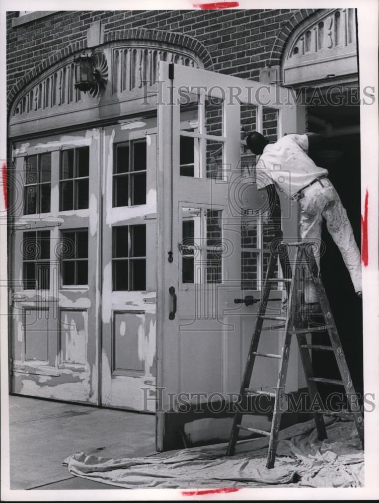 1965 Press Photo Cleveland Heights City Hall re painted in Ohio - Historic Images