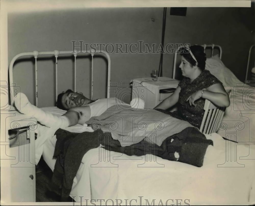 1937 Press Photo Jerome Sillivan Rose Ohsia Hospital Visit - Historic Images