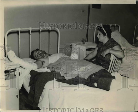1937 Press Photo Jerome Sillivan Rose Ohsia Hospital Visit - Historic Images