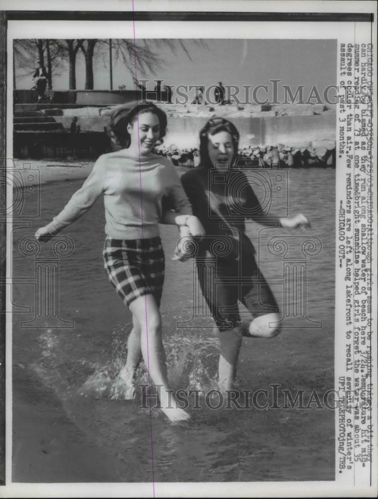 1963 Press Photo Two young ladies enjoying the shallow water at the beach - Historic Images