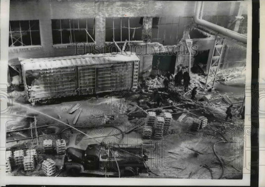 1958 Press Photo McCook Ill explosion rips thru Reynolds Metals Co - Historic Images