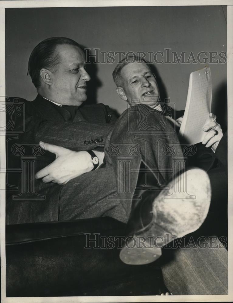1940 Press Photo Joesph Taussig and George Fielding Eliot attended Naval hearing - Historic Images