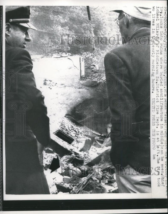 1957 Press Photo Clarence Desse looks at the ruins of the house after the fire - Historic Images