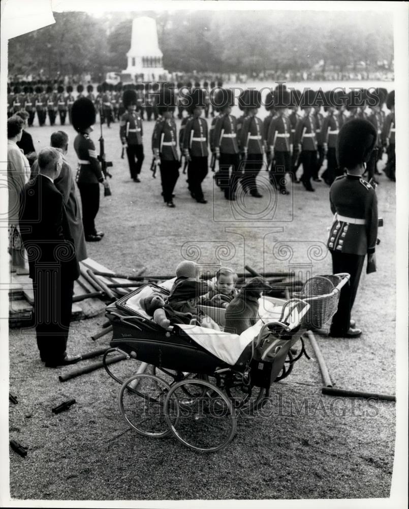 1961 Press Photo Guard Mounting Ceremony On Horse Guards Parade - Historic Images