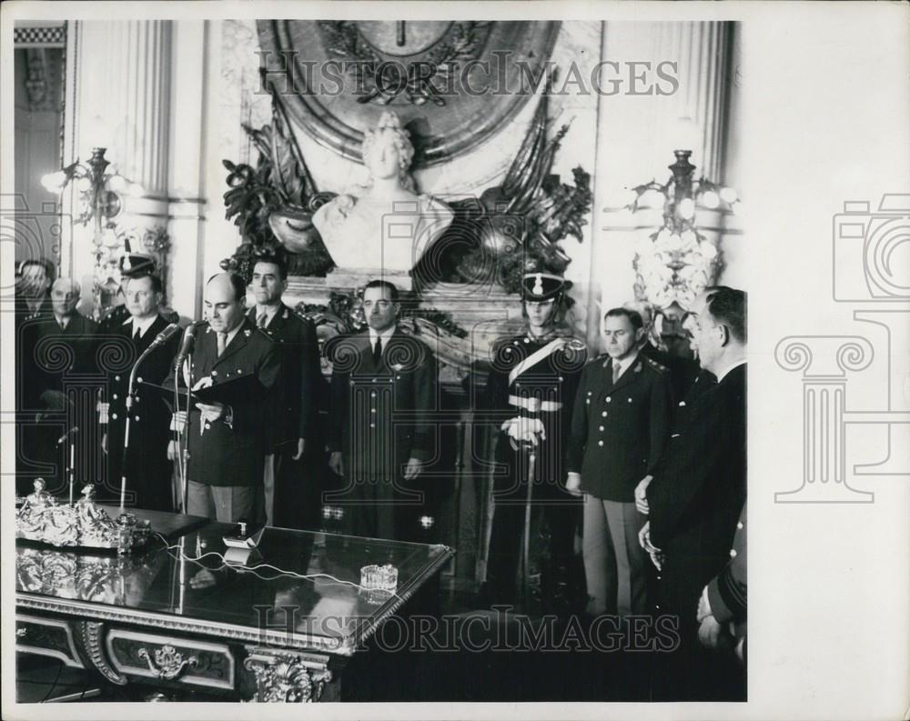 Press Photo Government Of Argentina Making A Formal Speech - Historic Images