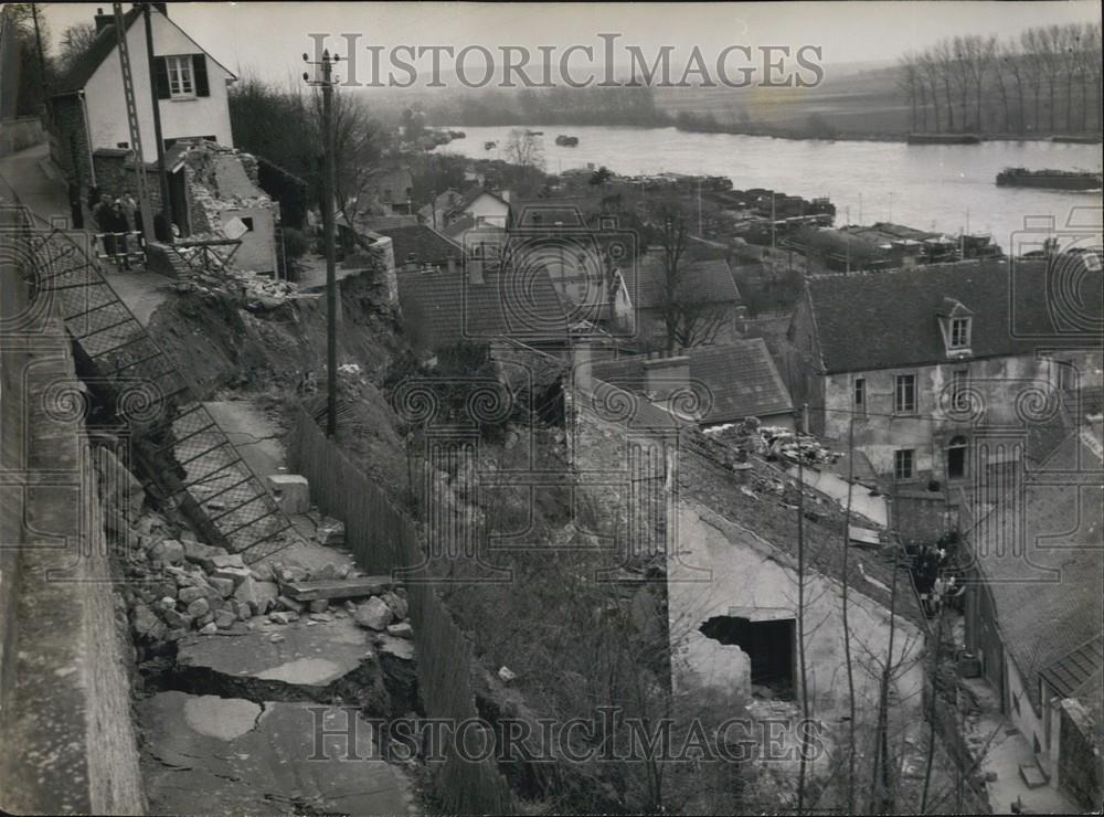 1968 Press Photo Paris suburbs landslide - Historic Images