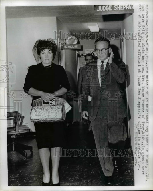 1965 Press Photo Mrs. Mayne Thorne at Ben Sheppard's office - Historic Images