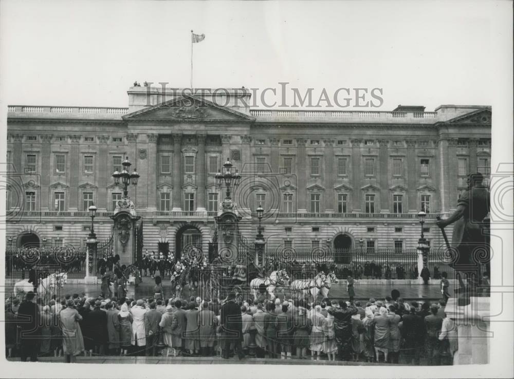 1957 Press Photo State Opening of Parliament. - Historic Images