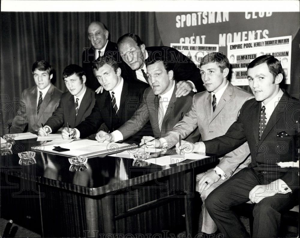 1970 Press Photo Contracts ForWembley Fights M Rowe,L McAteer,J Burgner,B London - Historic Images