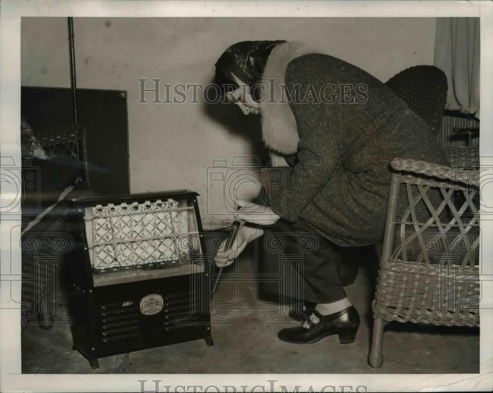 1940 Press Photo Gas-Burning Heating Stove, Home of Inda Davies, Florida - Historic Images