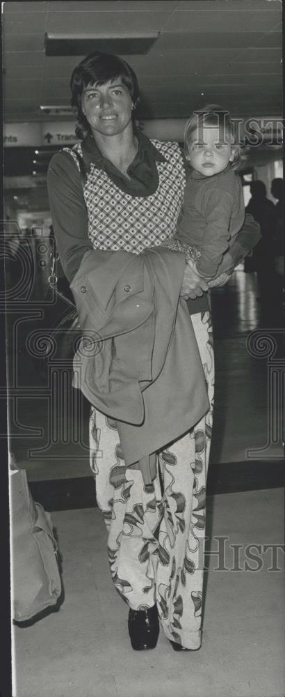 1973 Press Photo Tennis Star Margaret Court Arrives In London - Historic Images