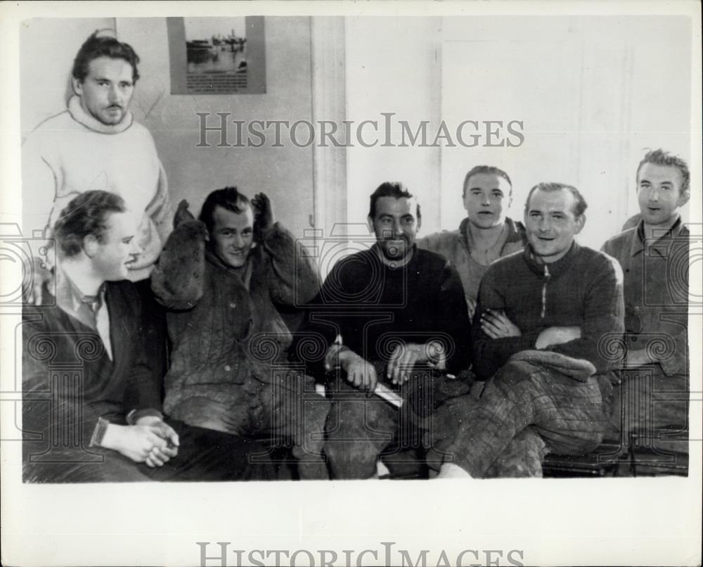 1954 Press Photo Seven Men who Seized.Polish trawler and escaped to Britain - Historic Images