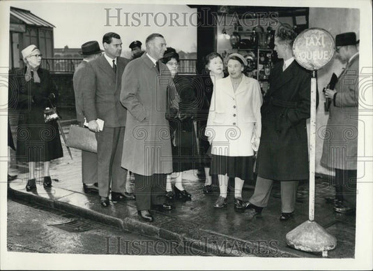 1957 Press Photo Nurse Stronach, Nurse Randall And Sister Annie Mason-Ellis - Historic Images
