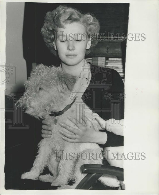 1956 Press Photo "Widow" of "Drowned" Vicar - Historic Images