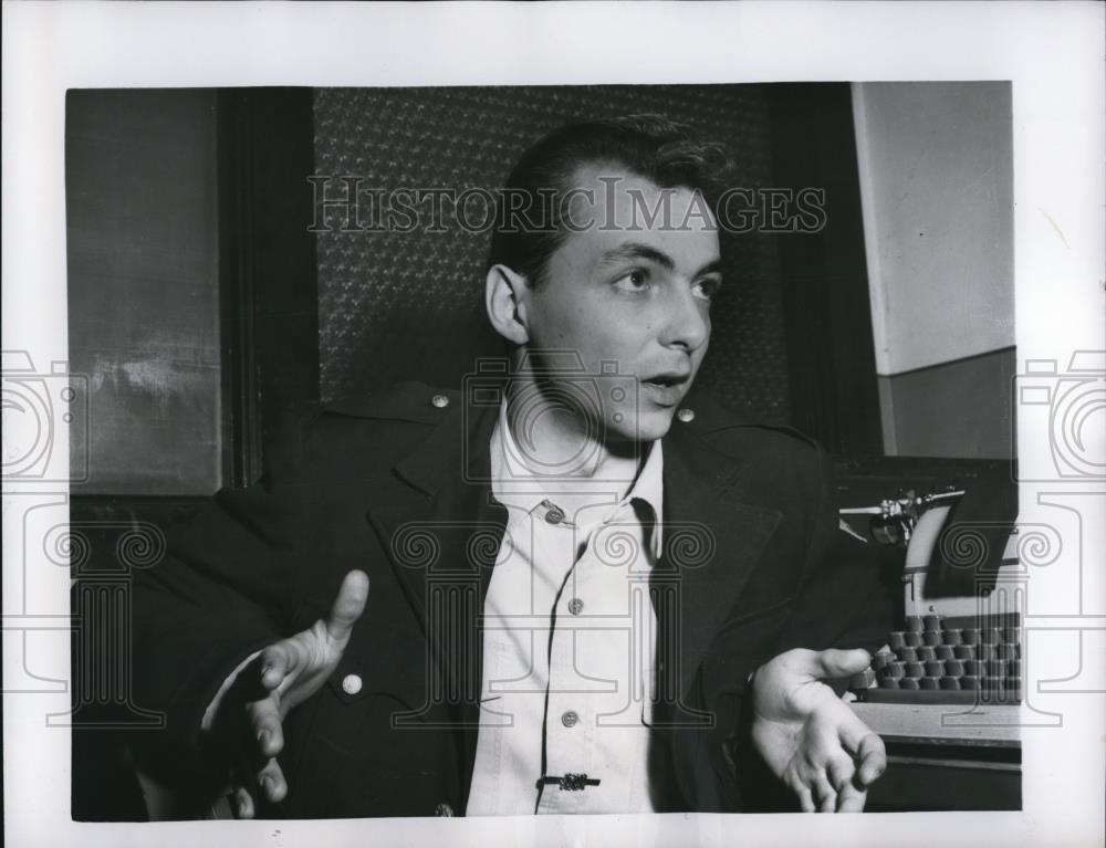 1961 Press Photo Ralph Trentadue, Chicago Check Cashing Service guard - Historic Images