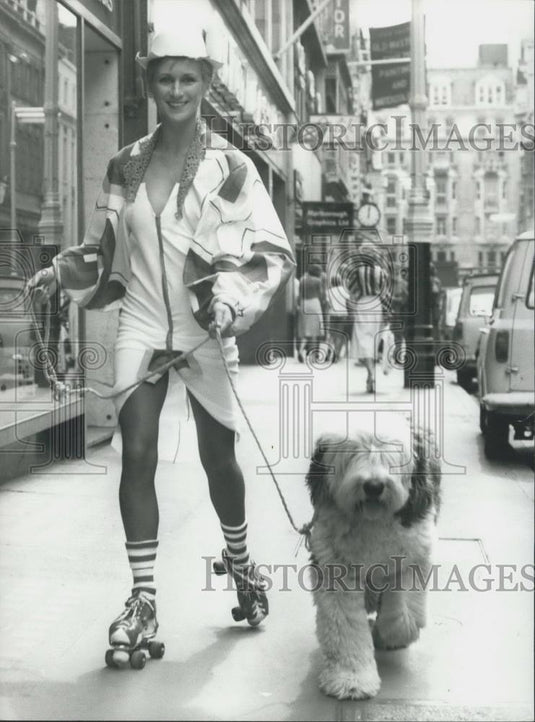 Press Photo Actress Judith Lloyd and her dog - Historic Images