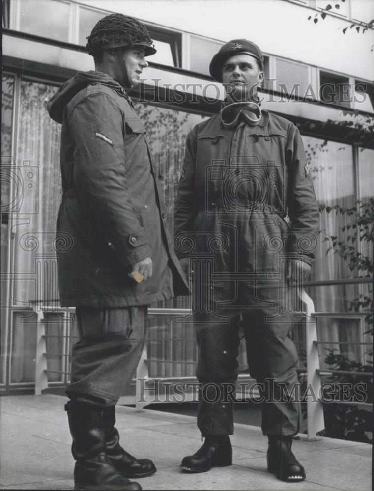 1959 Press Photo new combat-suit for the tank-troupes displayed by German force - Historic Images