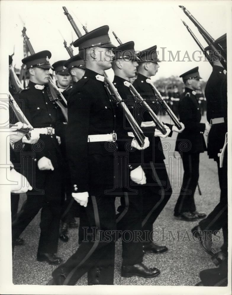 1954 Press Photo H.R.H. The Duke Of Kent marches at Sandhurst - Historic Images