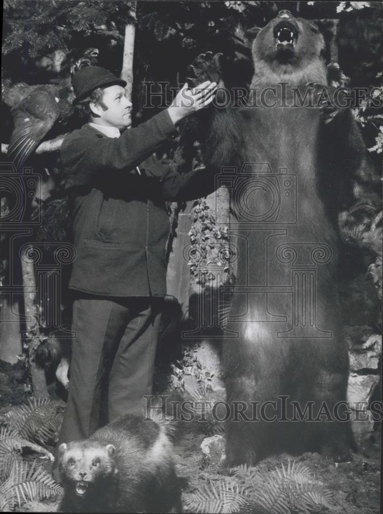 Press Photo Kaspar Waldherr and his stuffed animals collection - Historic Images