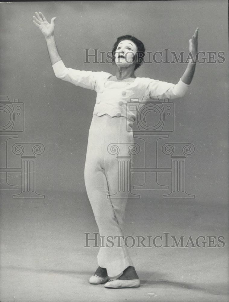 1975 Press Photo Mime Marcel Marceau Rehearses for Television Show Performance - Historic Images