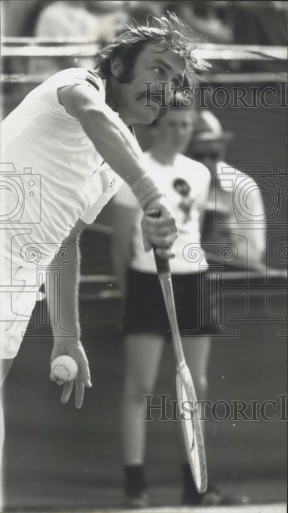 1976 Press Photo John Newcombe In Play At Robertson Cup Tennis Tournament - Historic Images