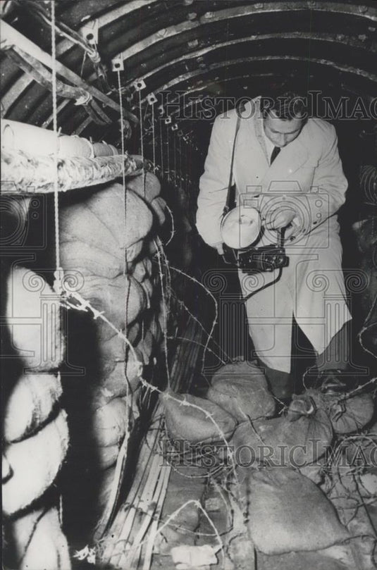 1956 Press Photo American tunnel to tap the Russian telephone line - Historic Images