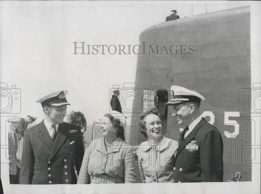 1959 Press Photo American Atomic Submarine Skipjack & Crew & Families - Historic Images