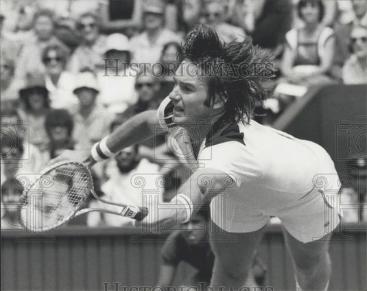 1979 Press Photo Jim Connors at full stretch vs Marty Riessen at Wimbledon - Historic Images