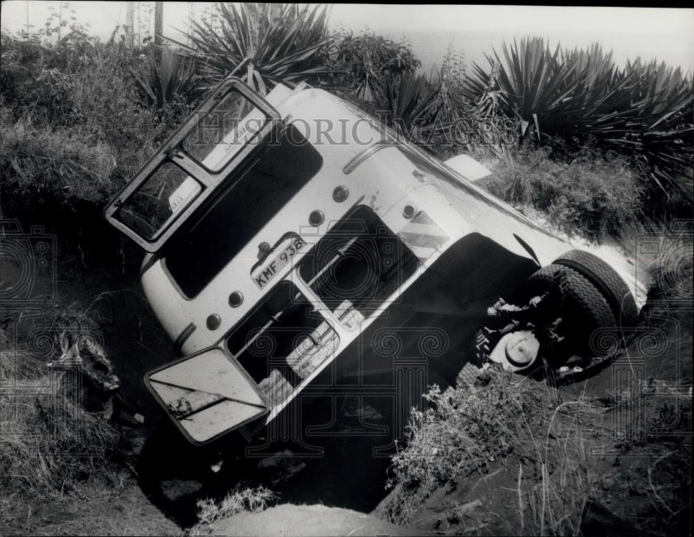 1972 Press Photo Kenya bus crash 130 miles from Nairobi - Historic Images