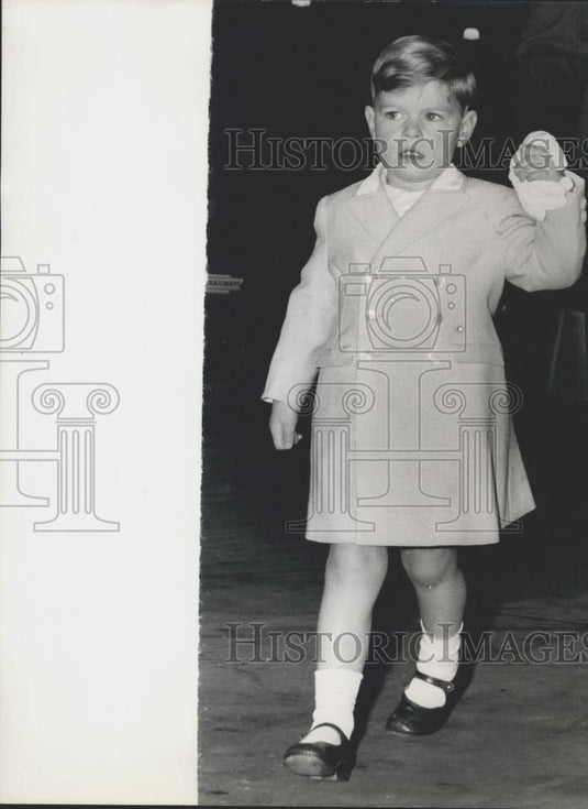 1963 Press Photo Prince Andrew Returns To London With Nanny - Historic Images