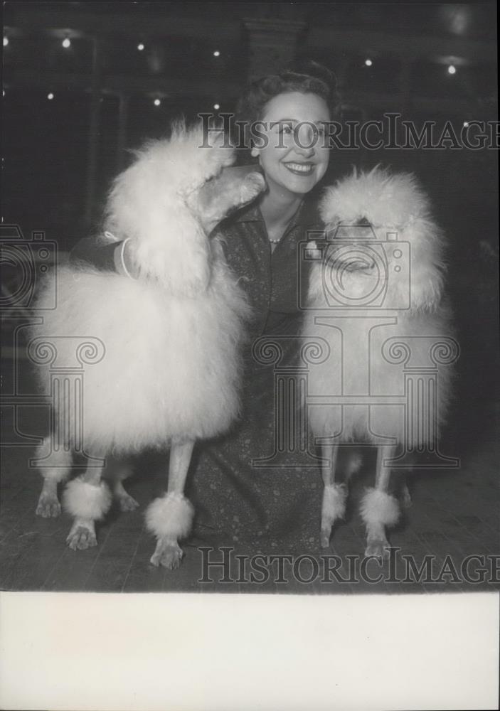 Press Photo French Singer Colette Mars With Two Royal Poodles - Historic Images