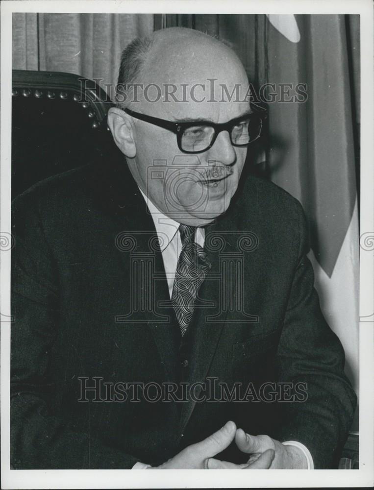 1970 Press Photo Portrait of Montreal&#39;s Mayor Jean Drapeau - Historic Images