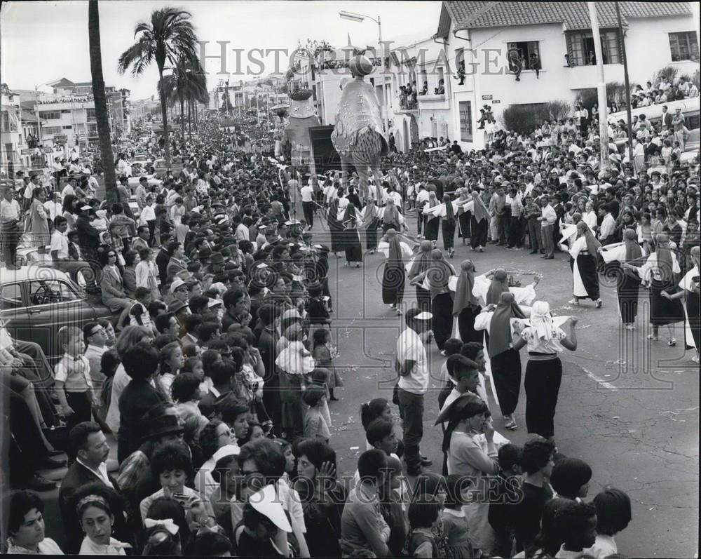 Press Photo Ecuador Parade - Historic Images