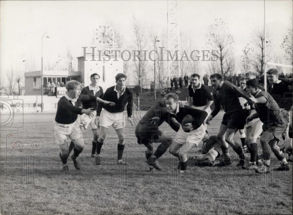 1960 Press Photo Paris Plays Edinburgh In Rugby Match - Historic Images