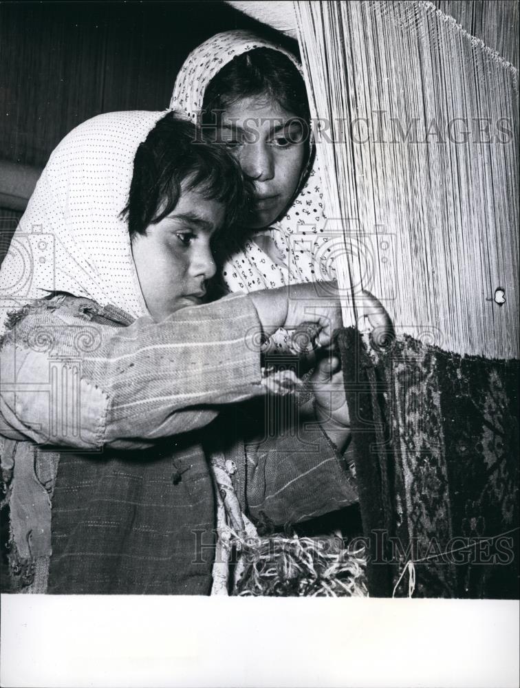 Press Photo Child Labor In Iran - Historic Images