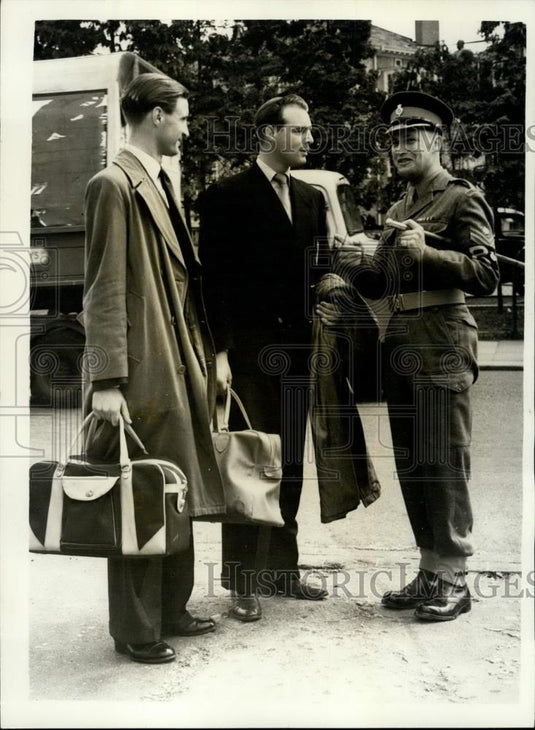 Press Photo Men of the Life Guards at Combermere Barracks, Windsor - Historic Images