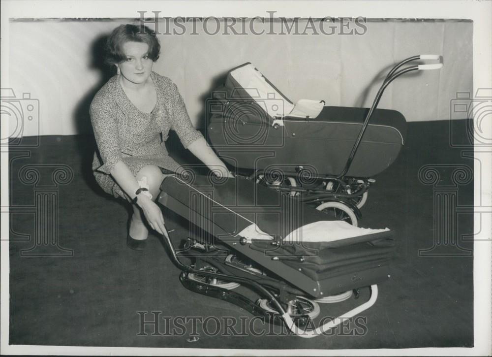 1960 Press Photo New Style Fold-Away Pram - Historic Images