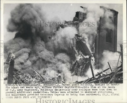 1948 Press Photo I.G. Farben plant building Germany on fire - Historic Images
