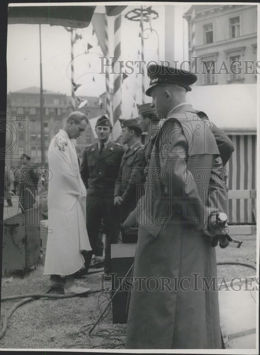 Press Photo scene for the German - American movie "Carnival". - Historic Images