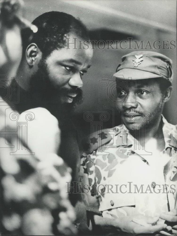 1968 Press Photo Biafra-leader colonel Ojukwu and officers announcing Christmas - Historic Images