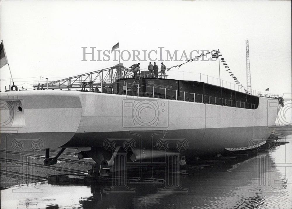 1960 Press Photo 100th Ship For German Navy Launched - Historic Images