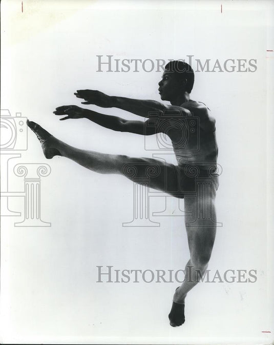 1974 Press Photo Raymond Johnson in the picture - cvp26191 - Historic Images