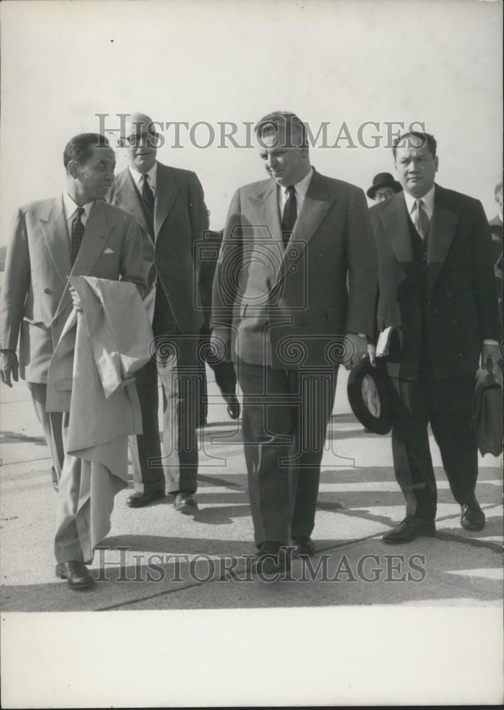 1954 Press Photo Tep Phan and Son Sann arrive in Geneva - Historic Images