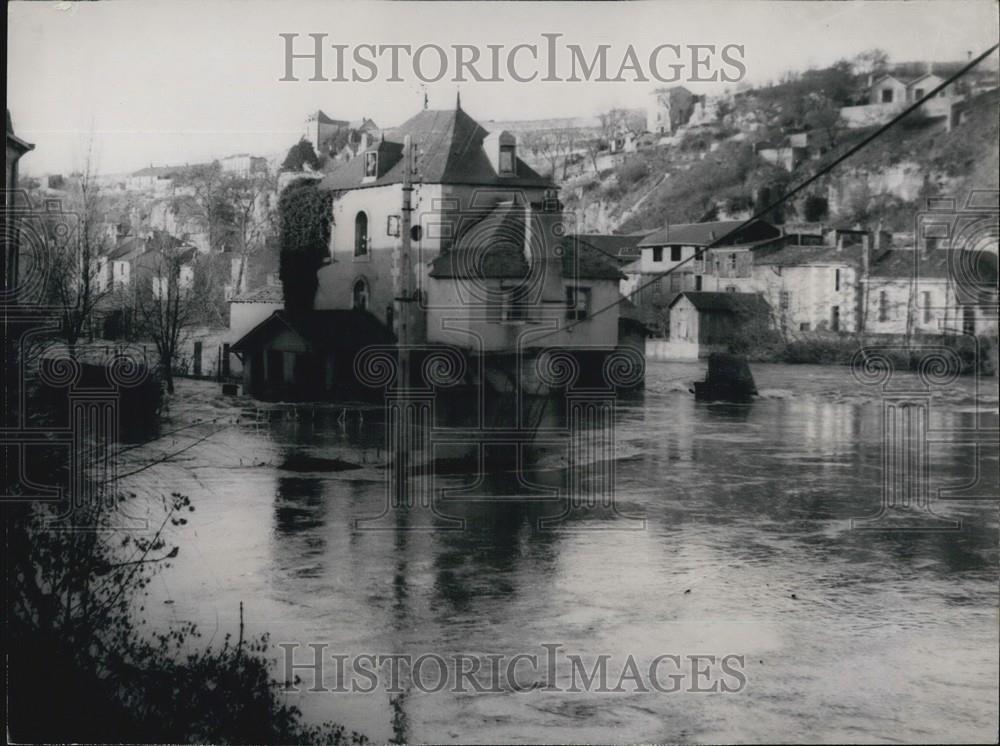 1952 Press Photo Poitiers (central France) Completely flooded - Historic Images